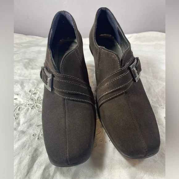 La CANADIENNE | Shoes | La Canadienne Rhett Brown Suede Slip  display picture 3